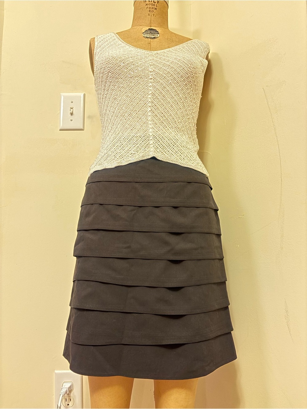 Larry Levine Black Tiered A-Line Skirt